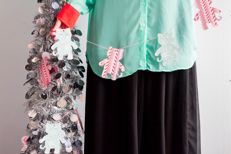 Purrfect Holiday Decor: DIY Cat Garland for Your Christmas Tree